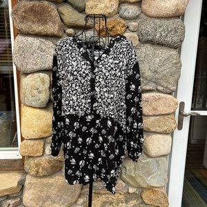 Serengeti women’s size Large, black and white floral blouse